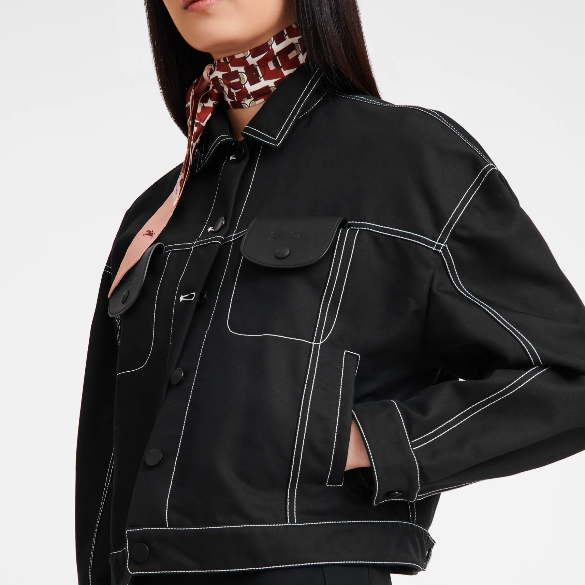 Kurze Jacke Mit Steppnähten
