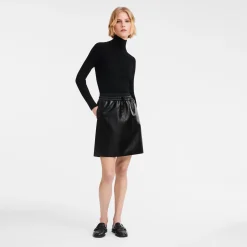 Taillierter Pullover Mit Hohem Kragen